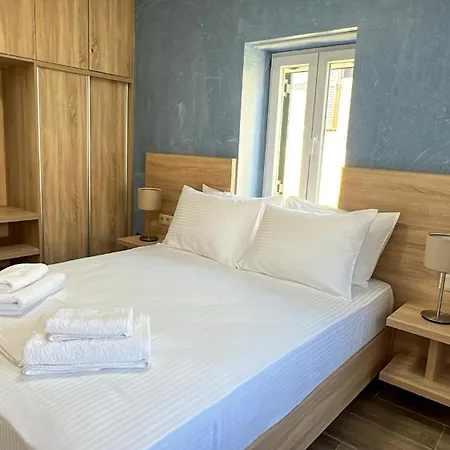 Nafsika Stone Lazaráta