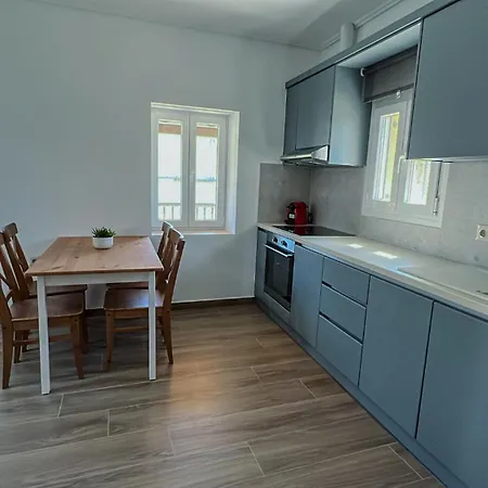 Nafsika Stone Lazaráta