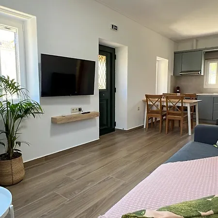 아파트 Nafsika Stone *